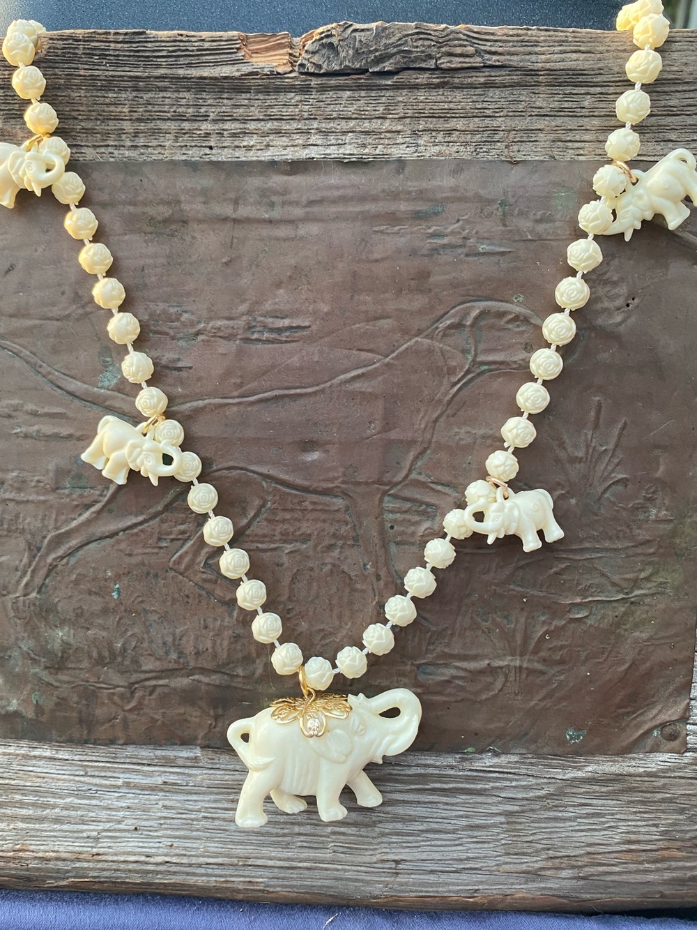 Lucite Elephant Bead Necklace - Women Jewelry